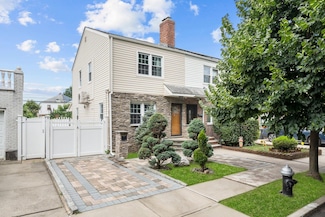 5620 185th St, Fresh Meadows, NY 11365