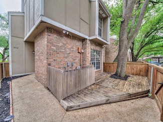 2412 Northlake Ct, Irving, TX 75038