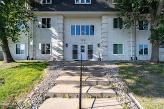 815 Duke Dr Unit 406, Grand Forks, ND 58201