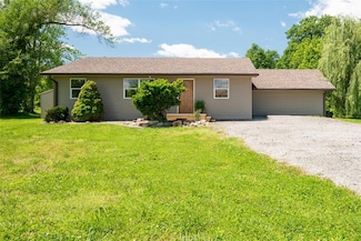 9268 Pin Oak Rd, Edwardsville, IL 62025