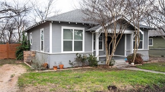 206 W 11th St, Taylor, TX 76574