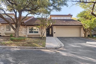 5720 Meadow Wood Ln, Fort Worth, TX 76112