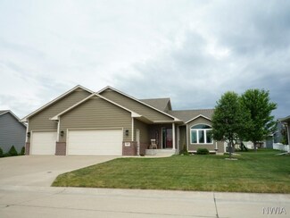 683 Meadowlark Cir, Dakota Dunes, SD 57049