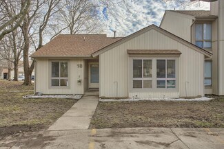 18 Colony Dr W, Champaign, IL 61820