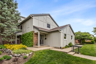 890 Bristol Dr Unit 890, Barrington, IL 60010