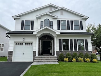 222 Latham Rd, Mineola, NY 11501