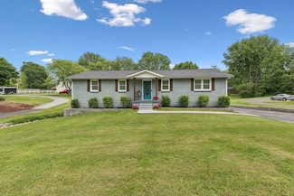307 S Hummingbird Ln, Dickson, TN 37055