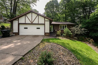 2436 Woodlawn Dr NW, Dover, OH 44622
