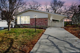 1216 Fernleaf Dr, Saint Louis, MO 63126