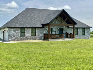 208 Ridgeview Ln, Marshfield, MO 65706