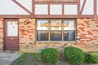 93 Bailey Ct Unit 93, Middle Island, NY 11953