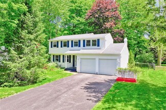 866 Bridle Ln, Webster, NY 14580