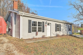 39 Maple Ave, Troutville, VA 24175