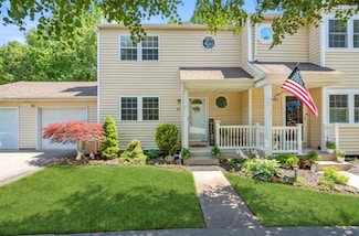 32 Hancock Commons, Yaphank, NY 11980