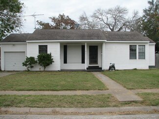 815 E Lewis St, Sinton, TX 78387