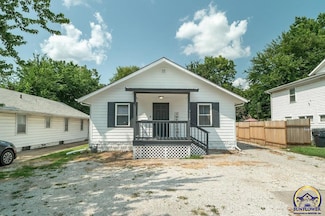 3604 SW 21st St, Topeka, KS 66604