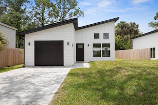 461 S Woodlawn St, St. Augustine, FL 32084