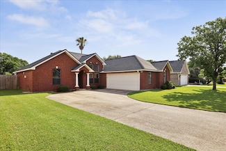 505 Shannons Way, Bridge City, TX 77611