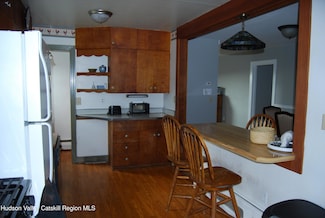 7 Harmon Heights Rd, Chatham, NY 12037