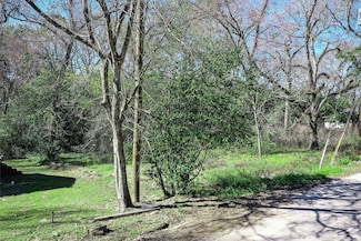 719 Avenue G, Huntsville, TX 77340