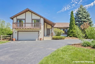 700 Barreville Rd, McHenry, IL 60050