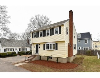 2 Sunset Ln, Dorchester Center, MA 02124