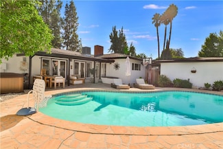 23861 Califa St, Woodland Hills, CA 91367