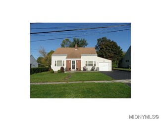 1236 Greenview Dr, Utica, NY 13501