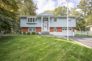 1 Lilburn Dr, Stony Point, NY 10980