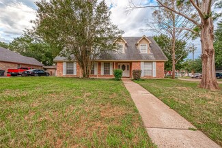 5902 Templegate Dr, Houston, TX 77066