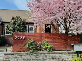 723 26th Ave S Unit B, Seattle, WA 98144