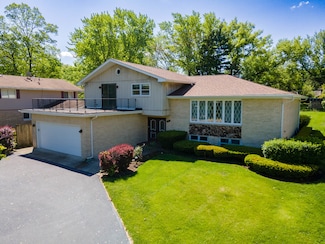 533 Lomond Dr, Mundelein, IL 60060