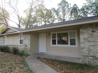 1209 S Prospect Cir, Siloam Springs, AR 72761