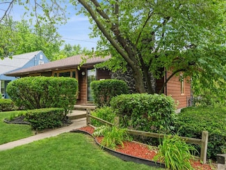 2400 Farwell Rd, Des Moines, IA 50317