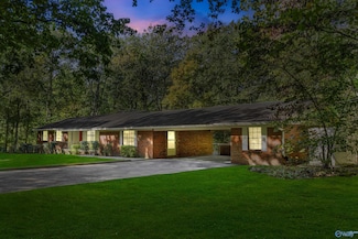 104 Wilks Dr E, Fort Payne, AL 35967