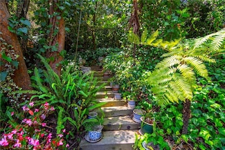 2363 Coldwater Canyon Dr, Beverly Hills, CA 90210