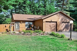13 Queen Mary Dr, Queensbury, NY 12804