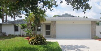 686 SE Thornhill Dr, Port Saint Lucie, FL 34983