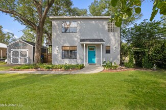 1613 Bayou Vista St, Gautier, MS 39553