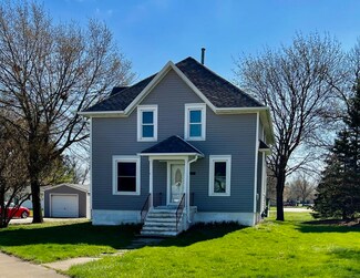 203 Wilmont Ave, Readlyn, IA 50668