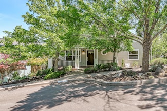 380 Hemlock Ln, Ashland, OR 97520