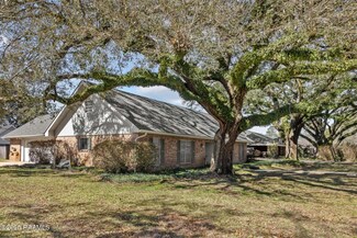 201 Saxon Dr, Lafayette, LA 70508