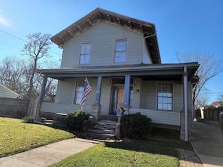 319 N Academy St, Janesville, WI 53548