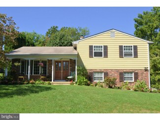 607 Overbrook Ln, Oreland, PA 19075
