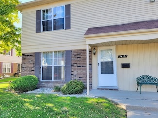 34231 Garfield Cir, Fraser, MI 48026