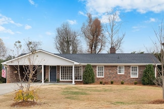 138 Julian Dr, Seneca, SC 29678