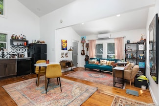 627 E Guenther St Unit 2201, San Antonio, TX 78210