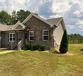 1174 Beaverdale Rd NE, Dalton, GA 30721