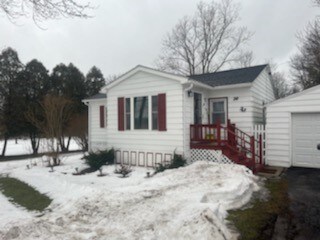 9592 Bernd Rd, Pavilion, NY 14525