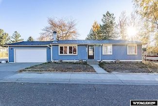 902 Valley St, Rock Springs, WY 82901